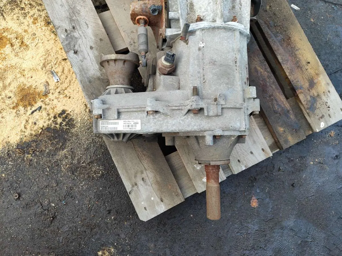 раздаточная коробка Jeep Liberty 1 поколение P52099421AH