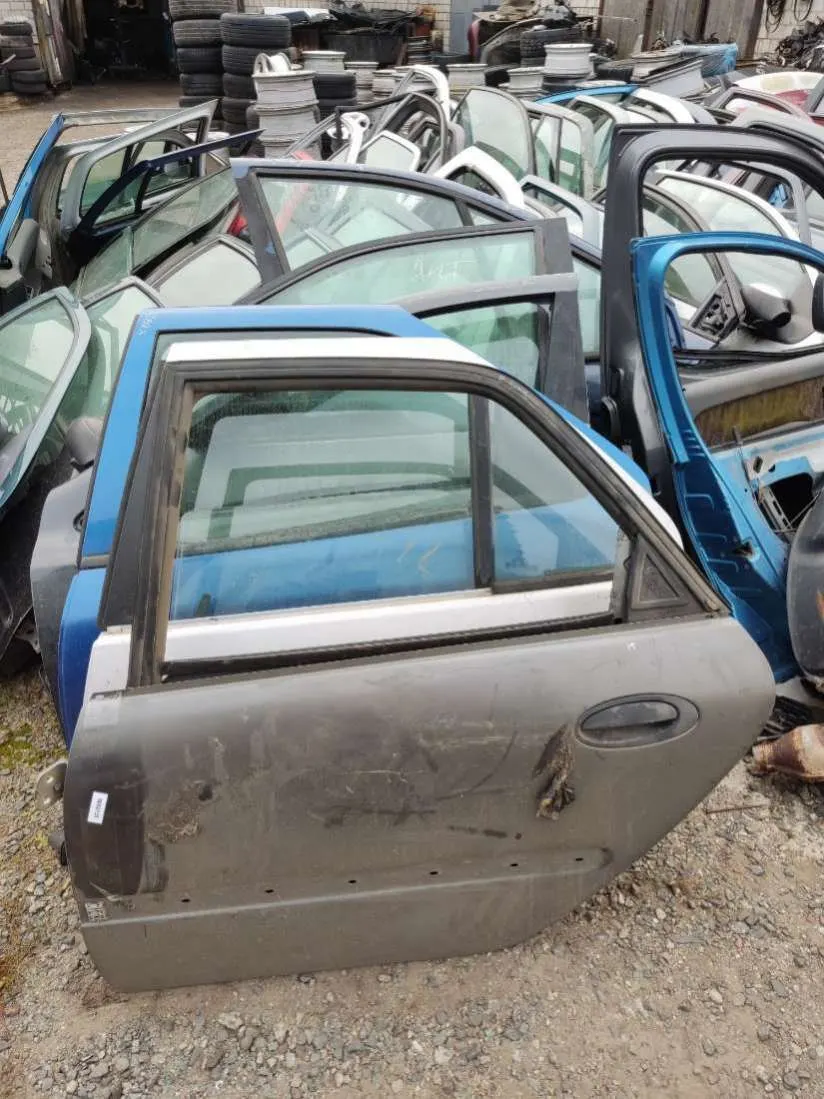 Дверь задняя левая Renault Laguna 1 поколение