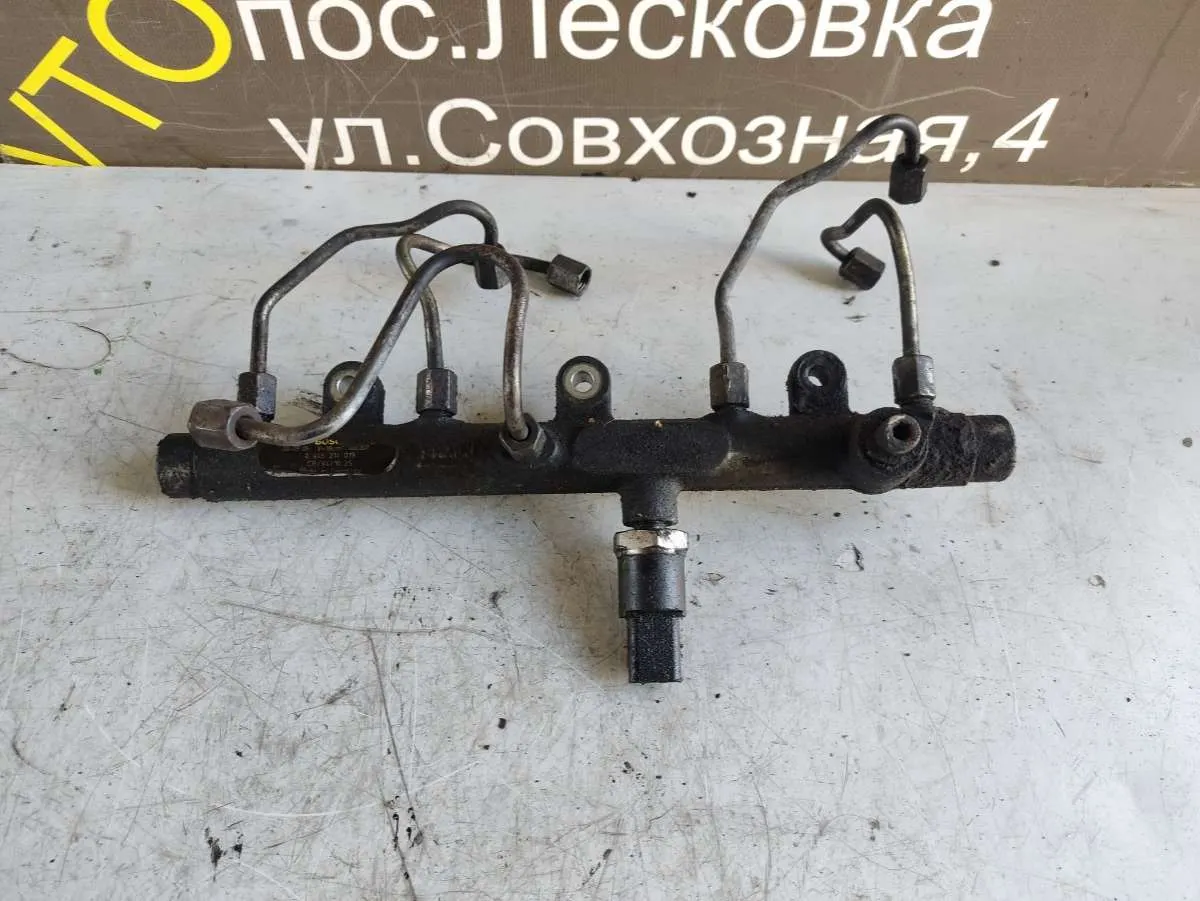 топливная рампа Peugeot 406 1 поколение [рестайлинг] 0445214019