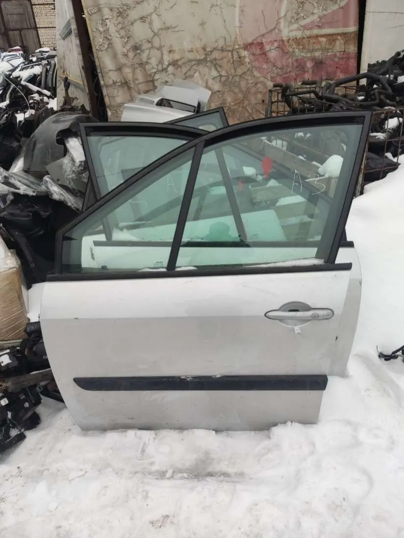 Дверь передняя левая Renault Scenic 2 поколение