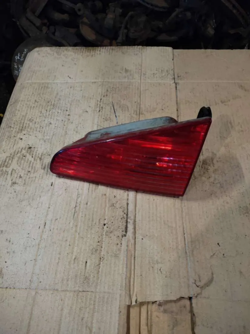 Фонарь крышки багажника правый Peugeot 607 1 поколение