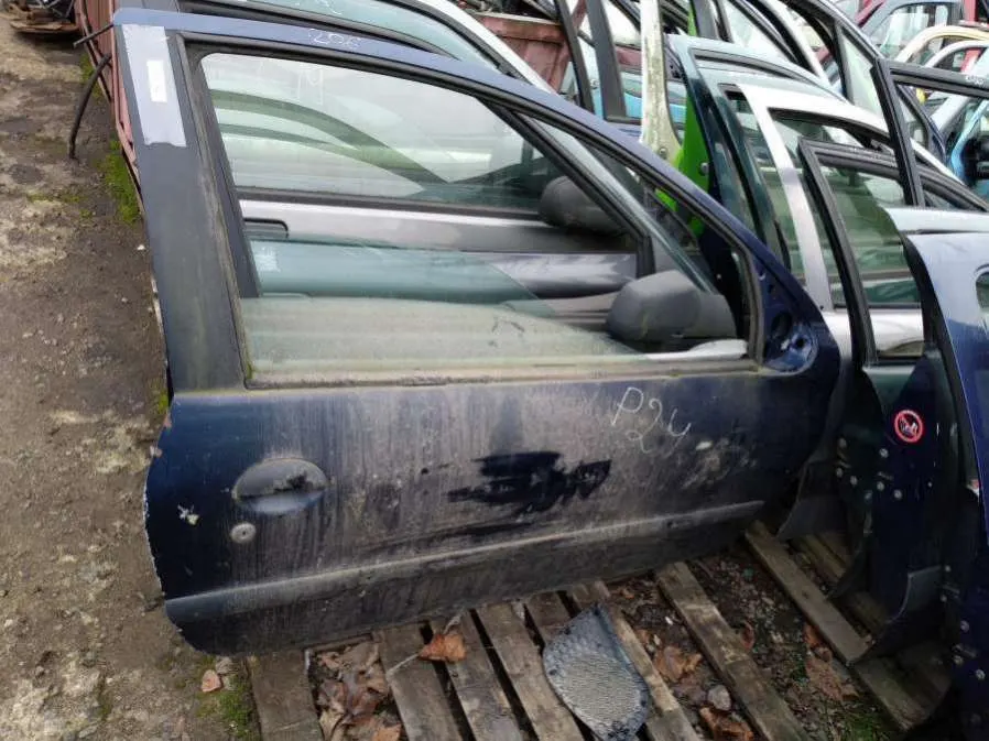 Дверь передняя правая Peugeot 206 1 поколение