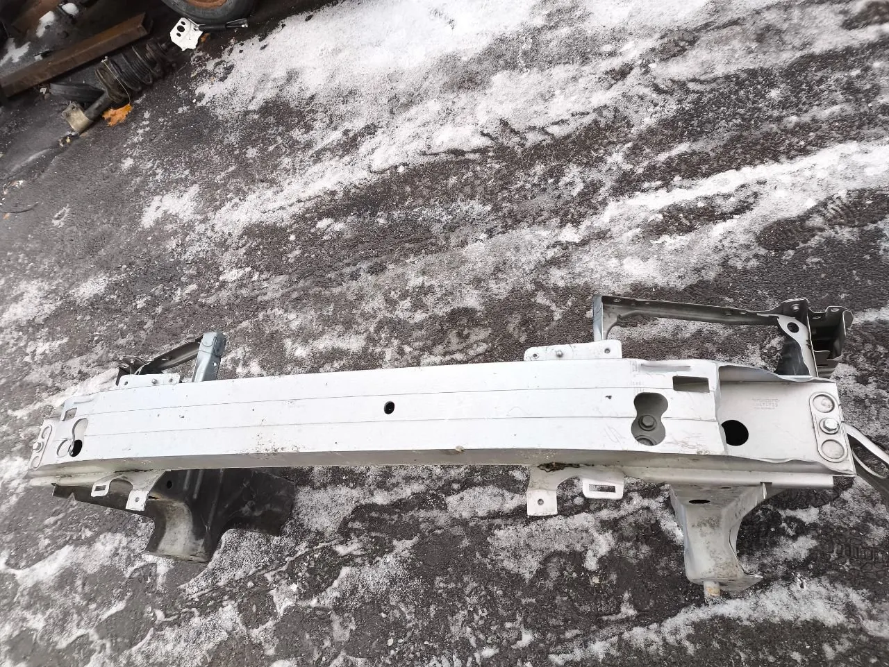 усилитель переднего бампера Volvo S80 1 поколение