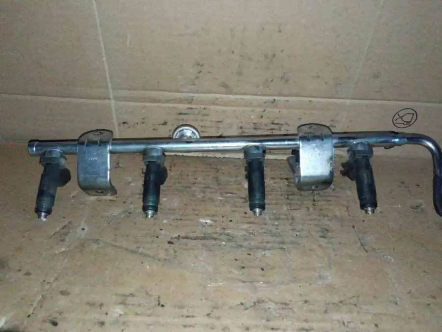 Форсунка бензиновая Chrysler PT Cruiser 1 поколение 04891573AB
