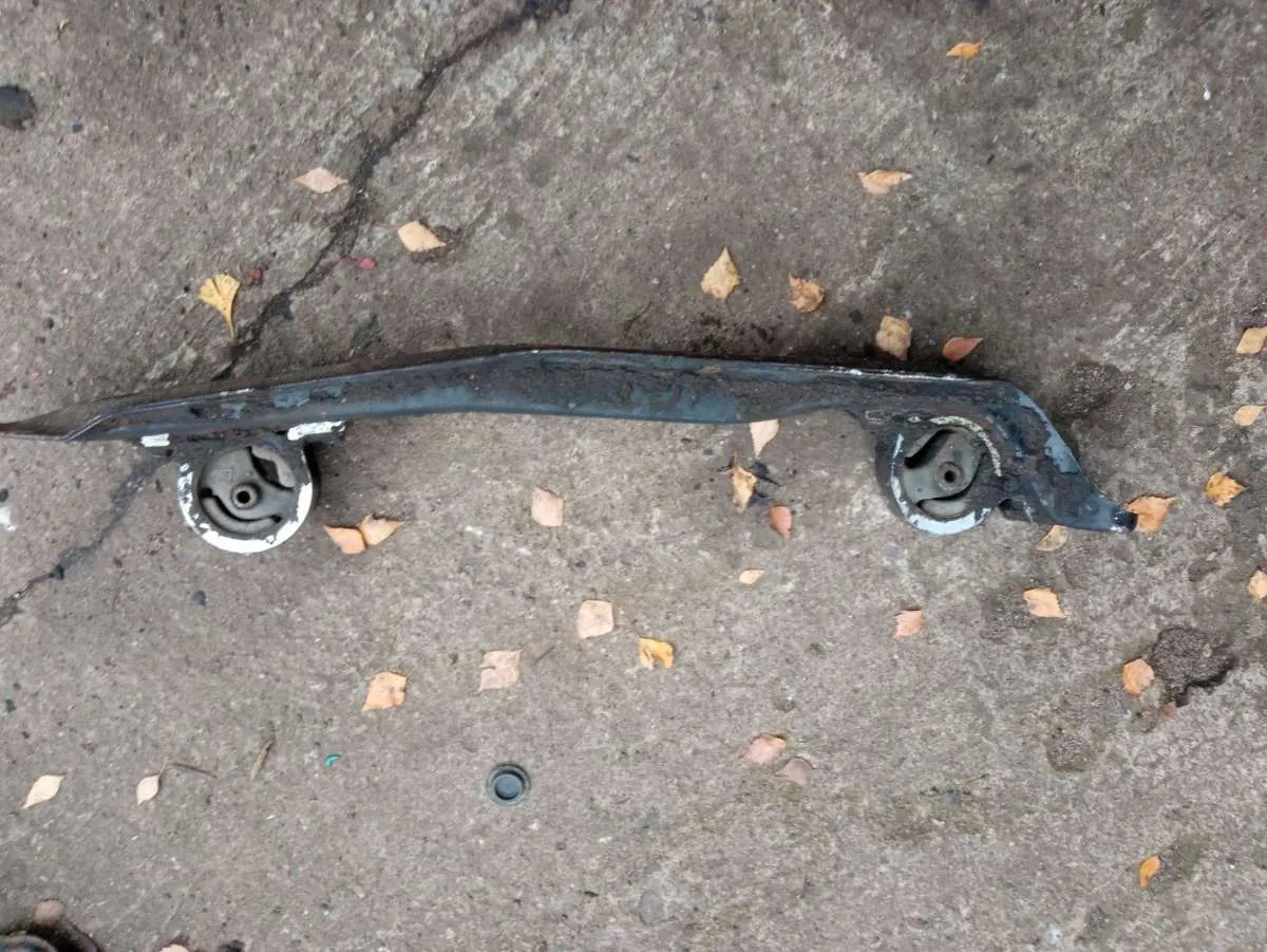 Балка подвески передняя (подрамник) Nissan Primera 2 поколение