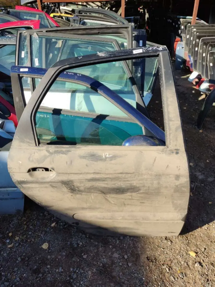 Дверь задняя правая Renault Scenic 1 поколение