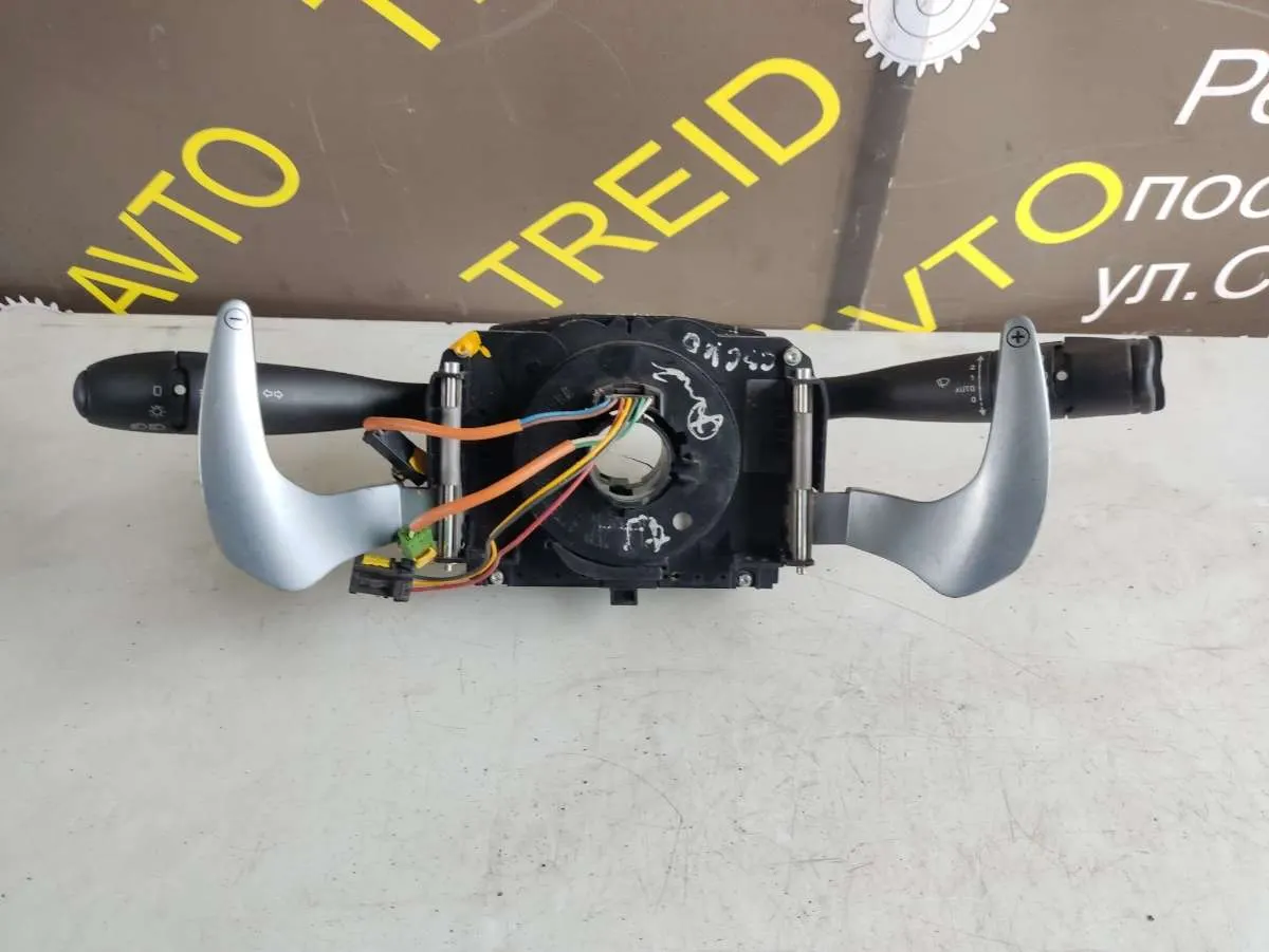 переключатель подрулевой (стрекоза) Citroen C2 1 поколение 96488229xt