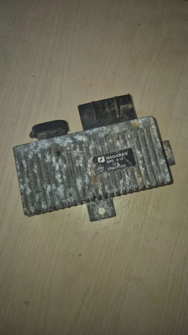 реле накала свечей Renault Megane 1 поколение 77011125