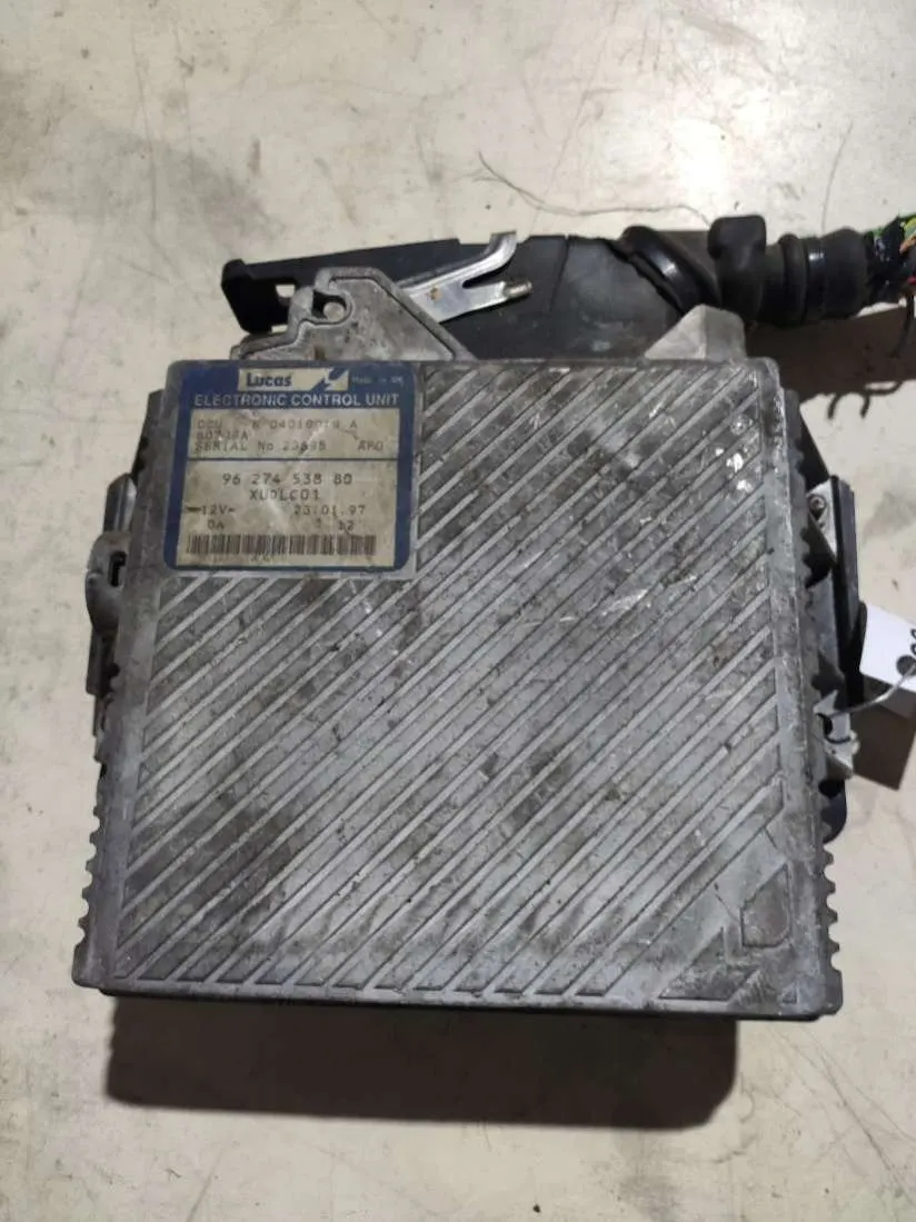 блок управления двигателем Citroen Xantia 1 поколение 9627453880