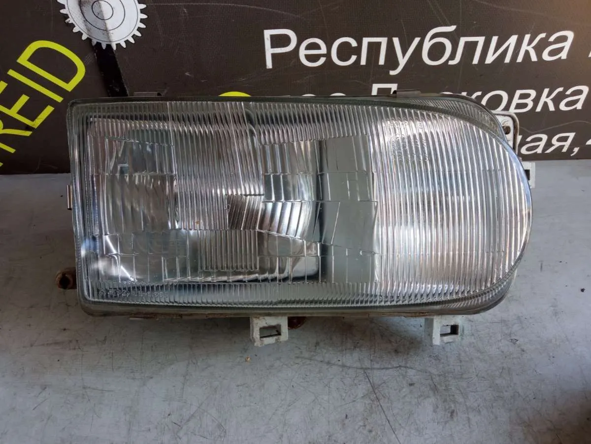 Фара передняя правая Nissan Serena C23