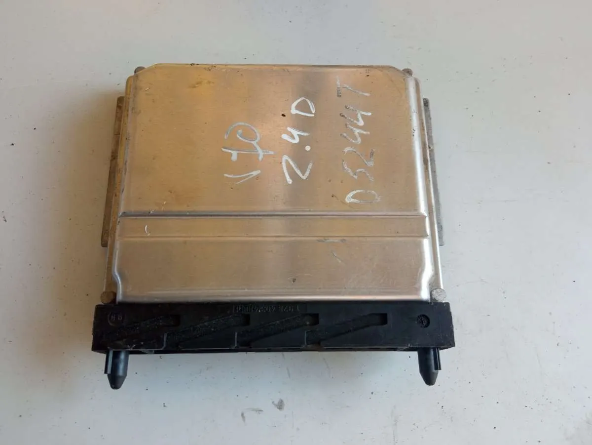 блок управления двигателем Volvo V70 2 поколение 0281010319