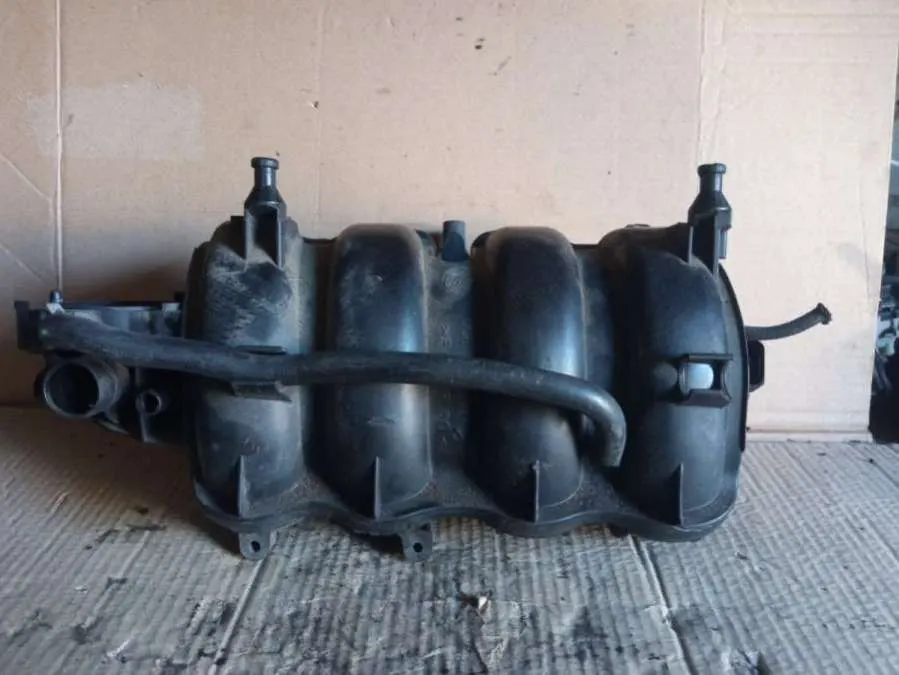 Коллектор впускной Volkswagen Golf 4 поколение 036129711FF