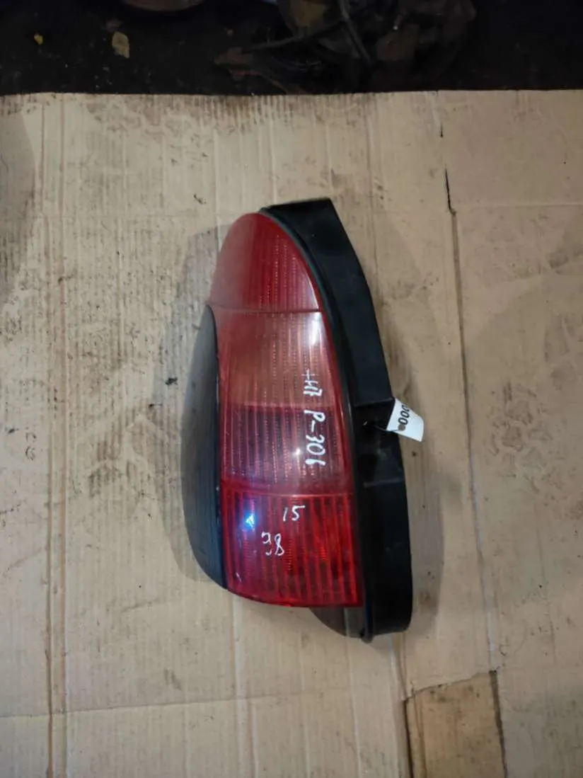 Фонарь задний левый Peugeot 306 1 поколение [рестайлинг]
