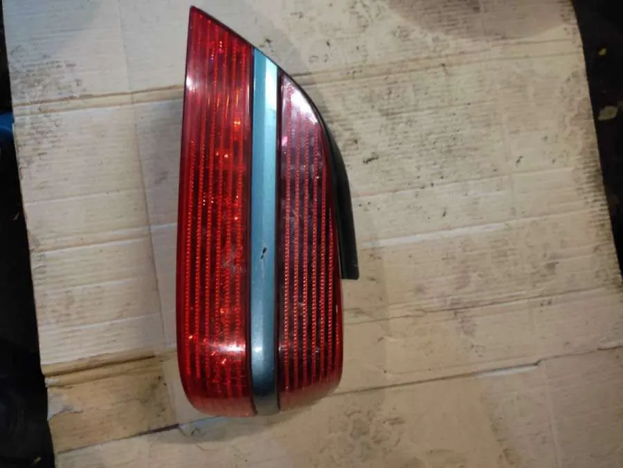 Фонарь задний правый Peugeot 406 1 поколение [рестайлинг]