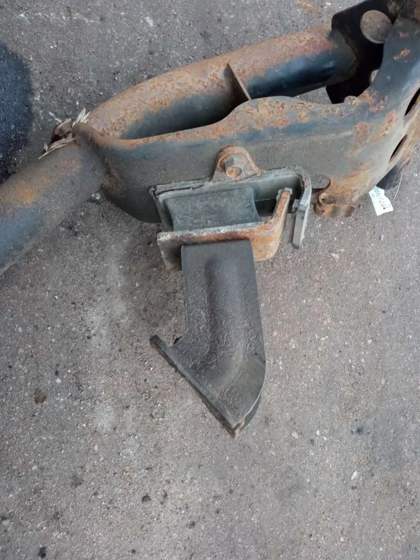 Подушка двигателя Nissan Serena C23