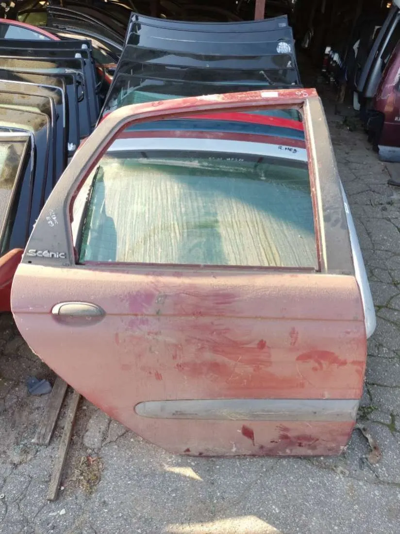 Дверь задняя правая Renault Scenic 1 поколение