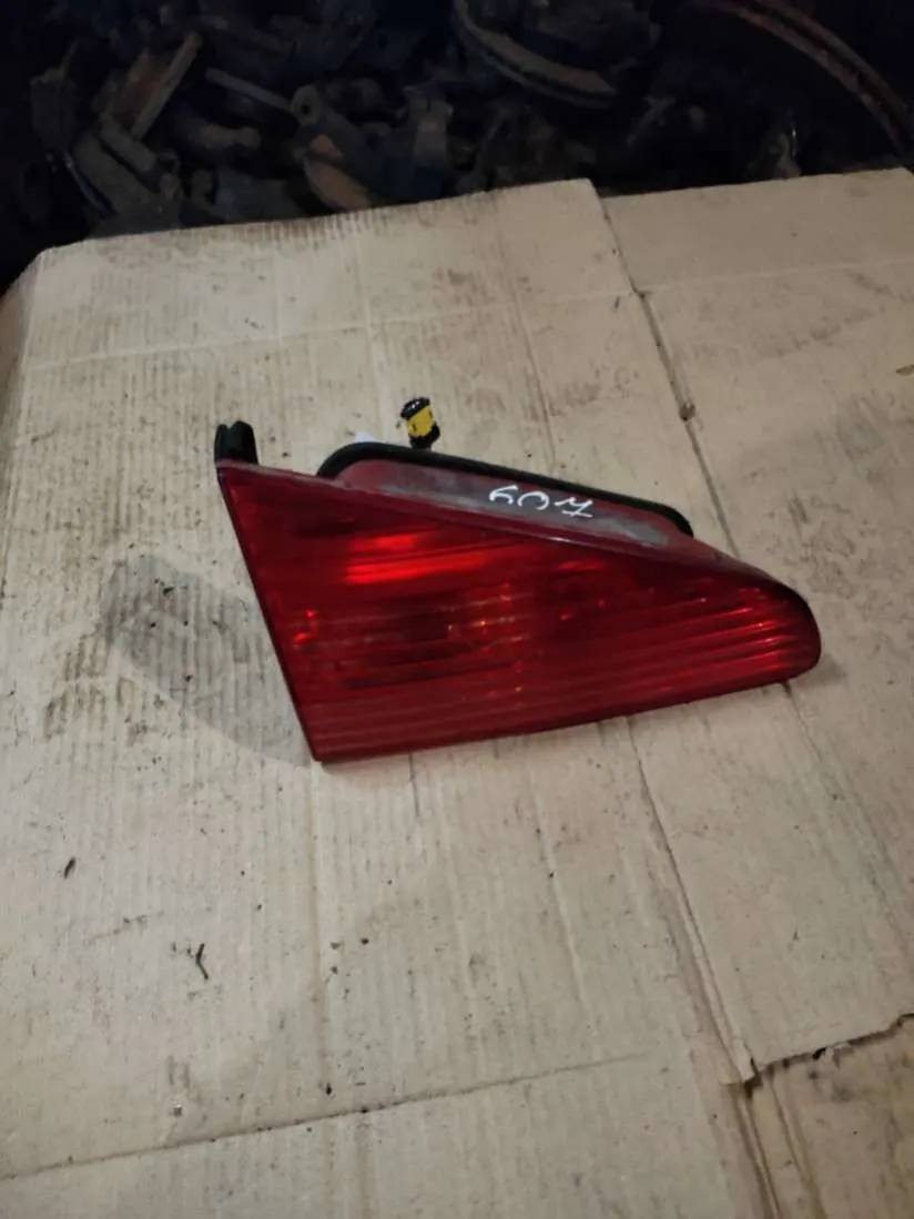 Фонарь крышки багажника левый Peugeot 607 1 поколение