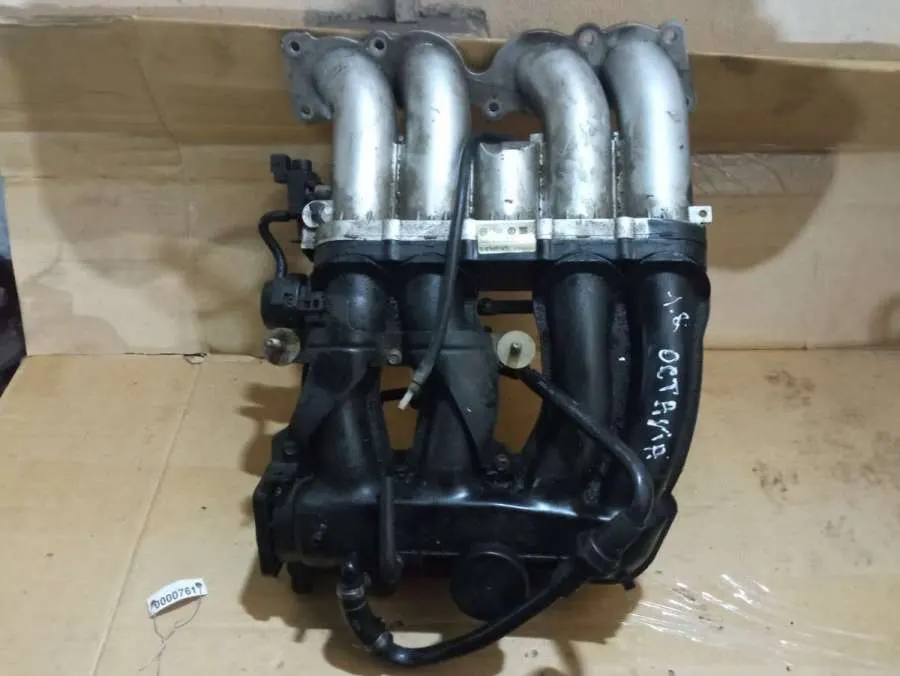 Коллектор впускной Skoda Octavia 1 поколение 06A133925GB