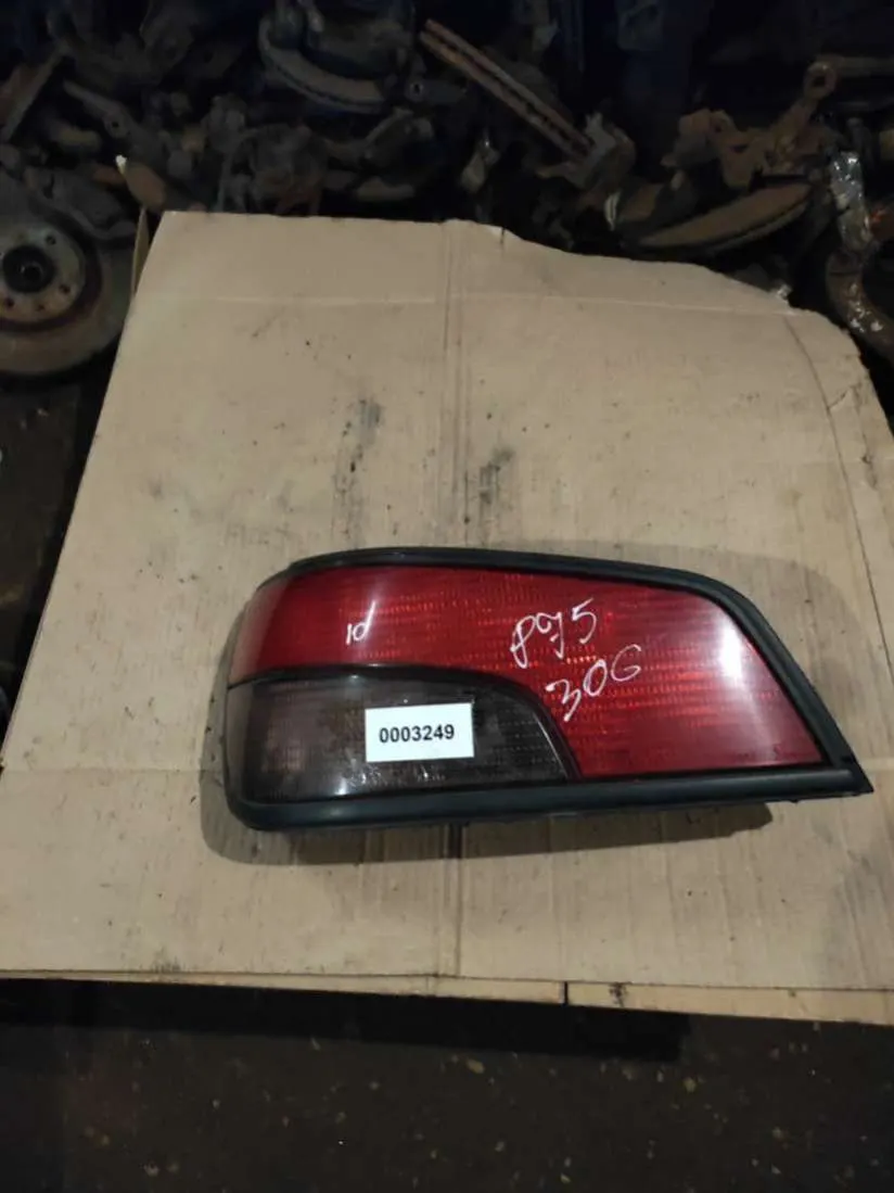 Фонарь задний левый Peugeot 306 1 поколение