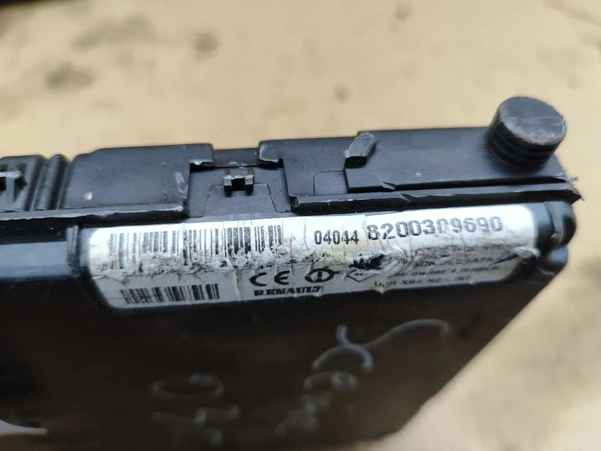 блок комфорта 8200309690 Renault Megane 2 поколение Артикул IMP-260602-11086