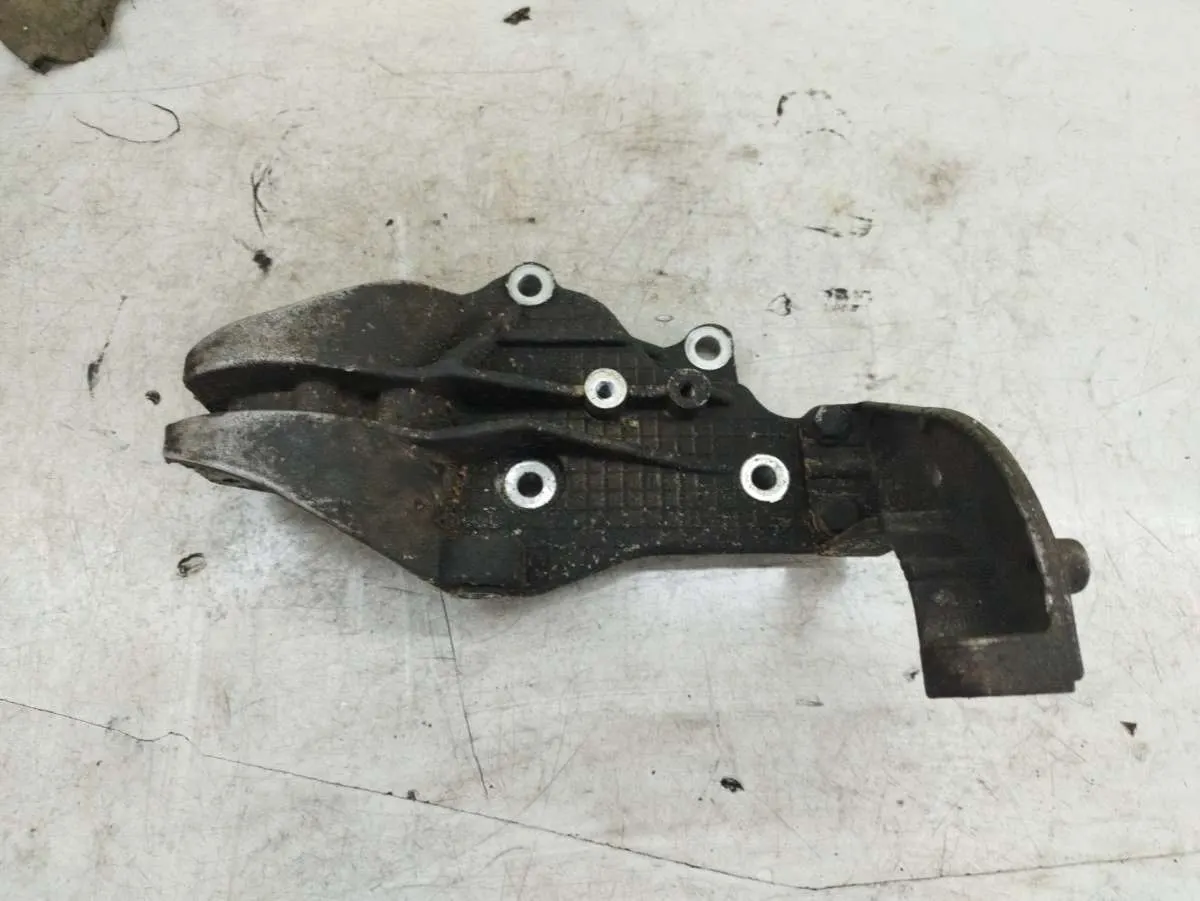 кронштейн полуоси Fiat Doblo 1 поколение 46437240