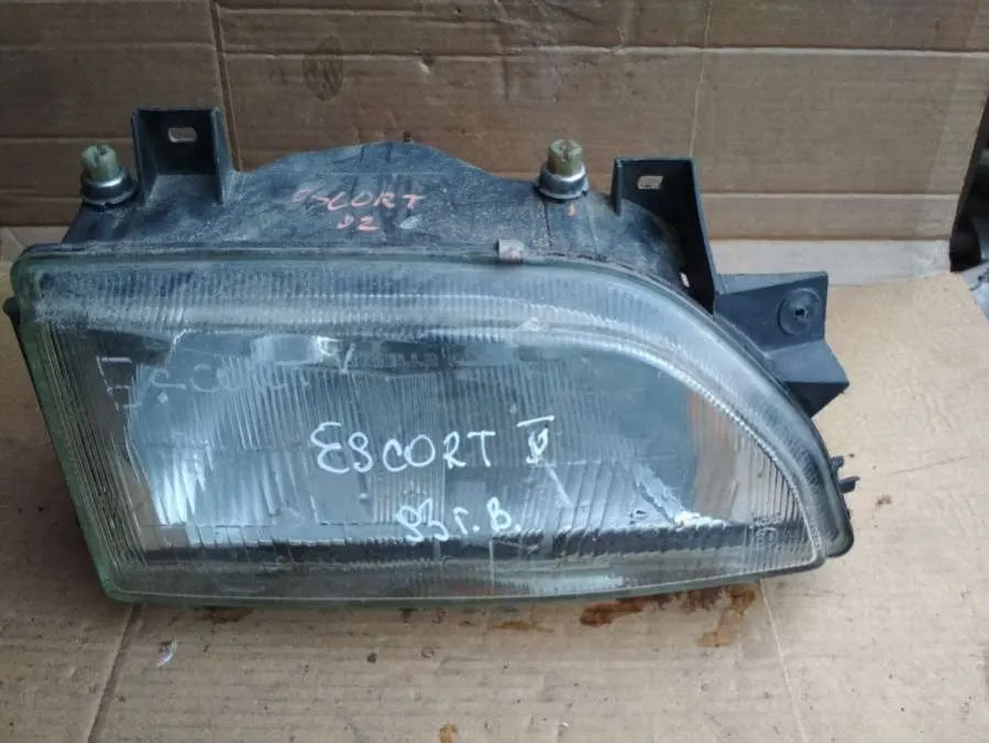 Фара правая Ford Escort (North America) 2 поколение