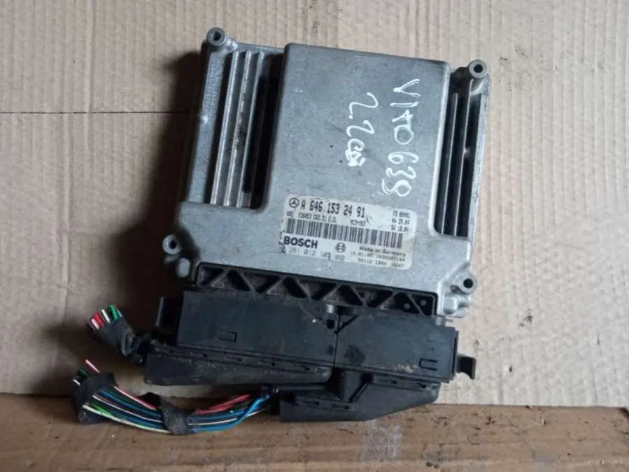 блок управления двигателем Mercedes-Benz Vito W639 A6461532491