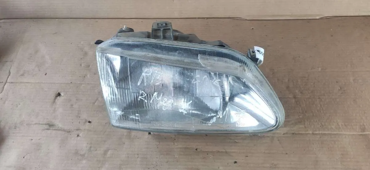 Фара передняя правая Renault Megane 1 поколение