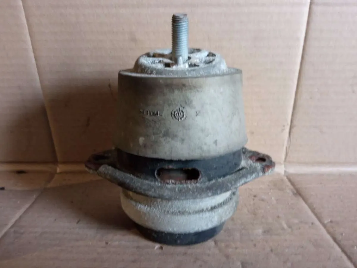 Подушка двигателя Volkswagen Touareg 1 поколение 7L6199131A
