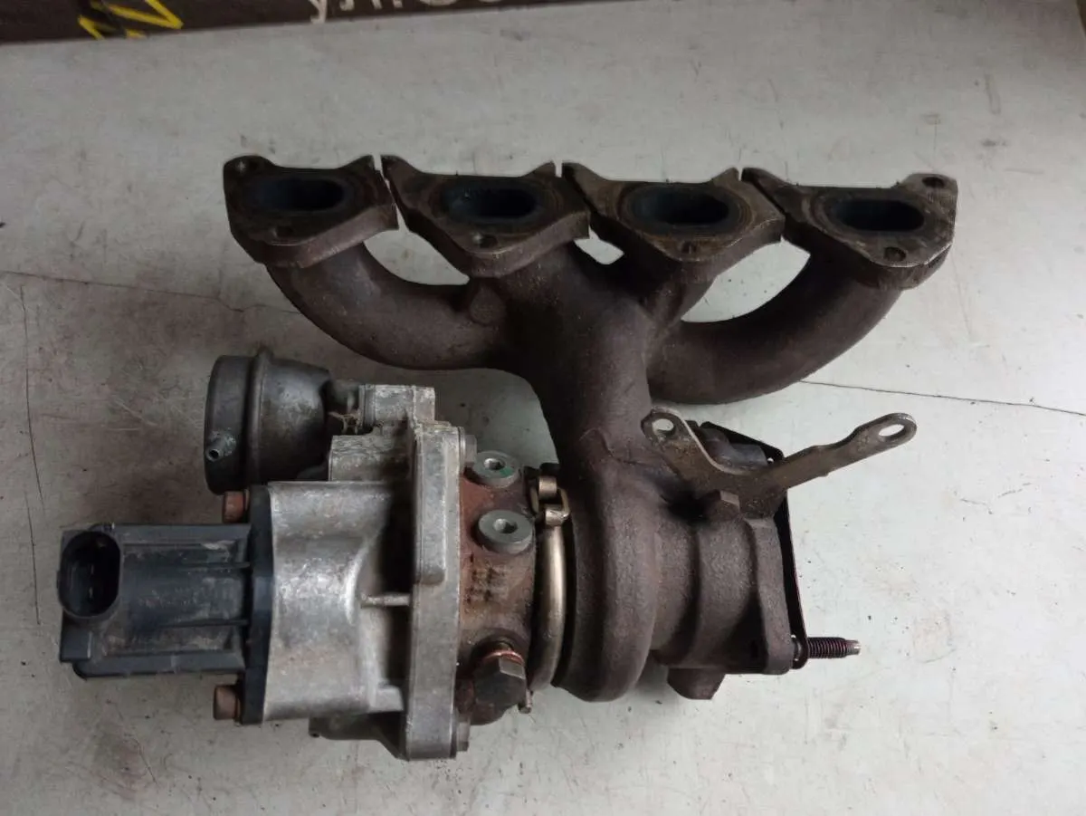 верхняя (малая) турбина Volkswagen Touran 1 поколение 03C145701K