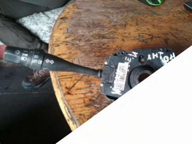 переключатель поворотов Nissan Primera 2 поколение