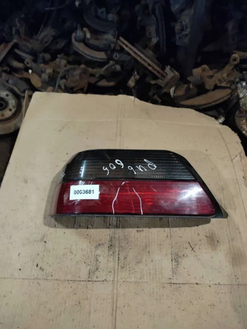 Фонарь задний левый Peugeot 605 1 поколение [рестайлинг]