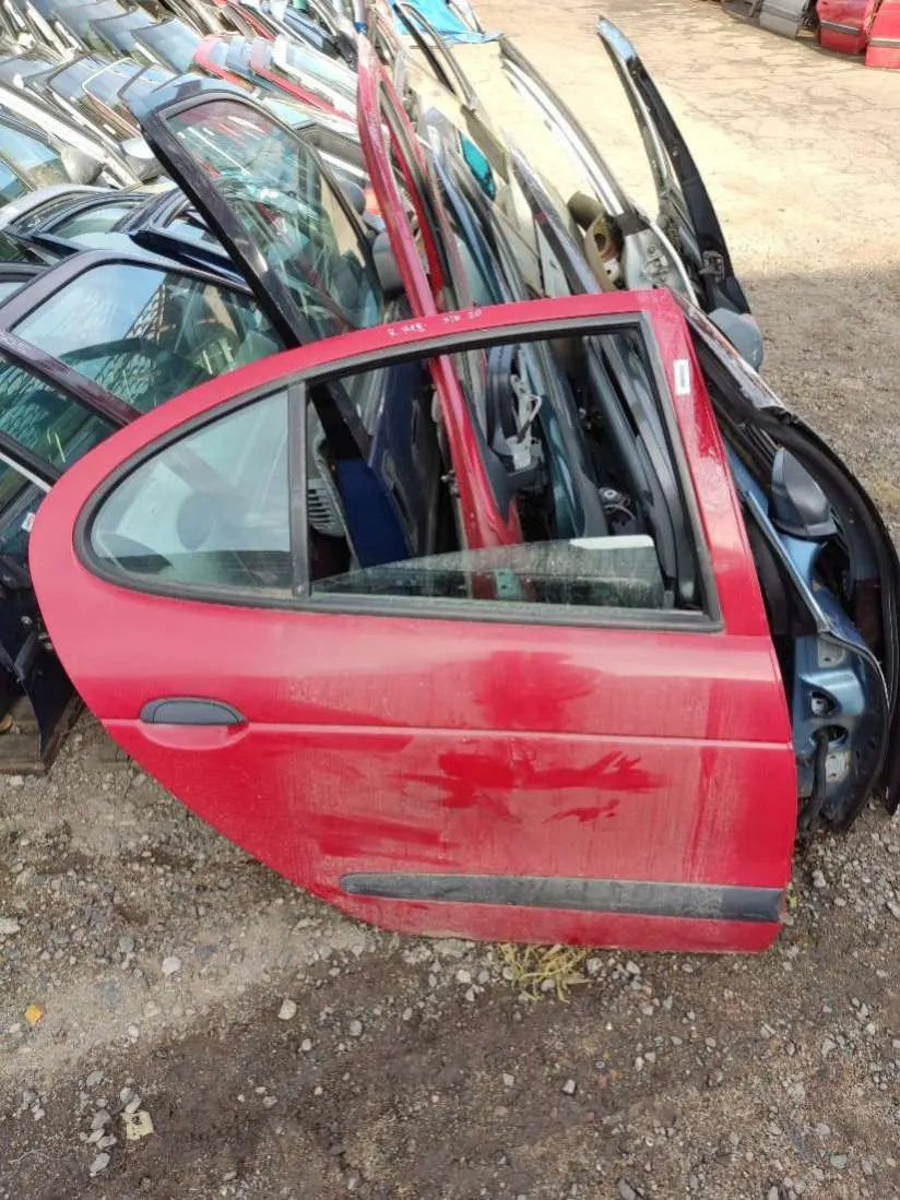 Дверь задняя правая Renault Megane 1 поколение