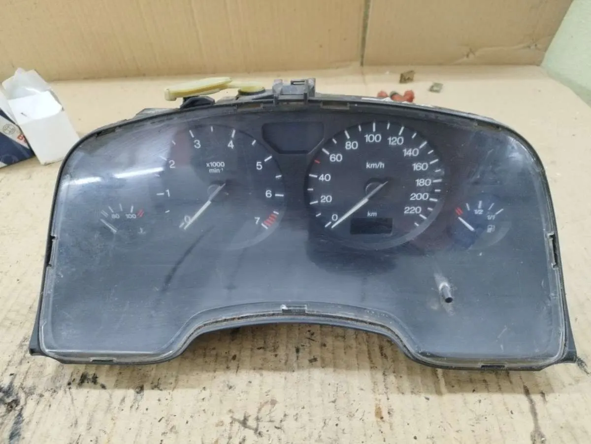Щиток приборов (приборная панель) Opel Zafira A ER09228762