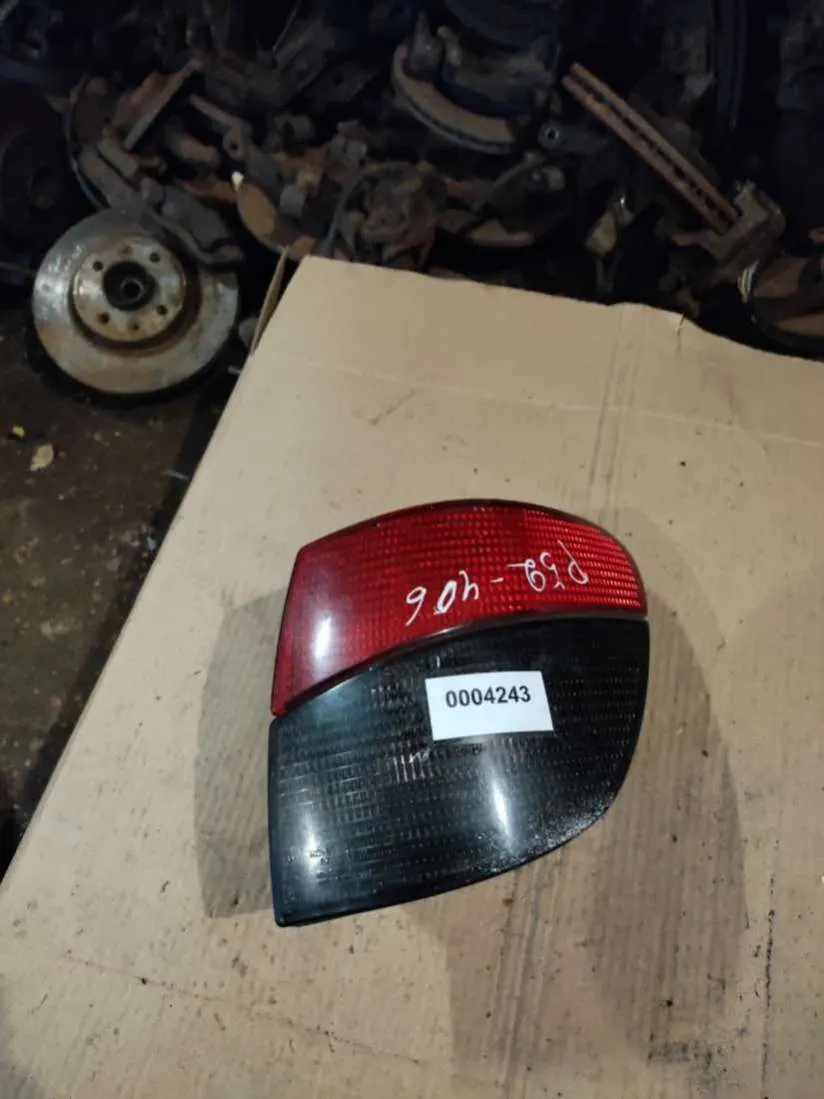 Фонарь задний правый Peugeot 406 1 поколение