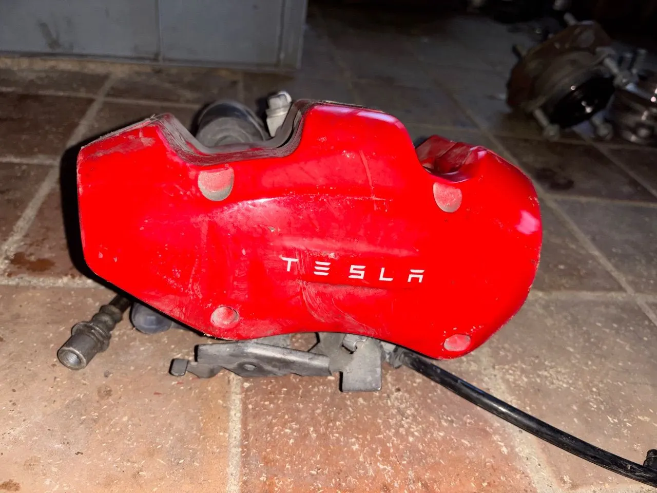 Суппорт тормозной передний правый Tesla Model 3 1 поколение 118864400 — фото 3