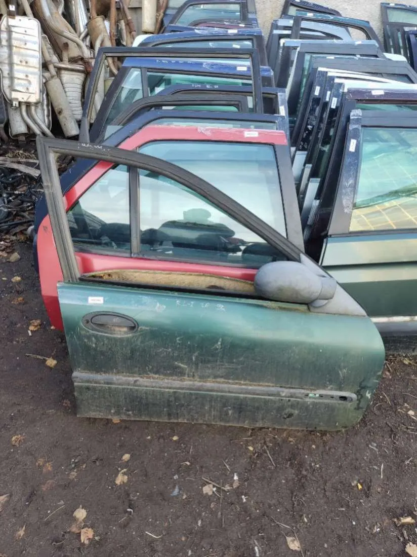Дверь передняя правая Renault Laguna 1 поколение