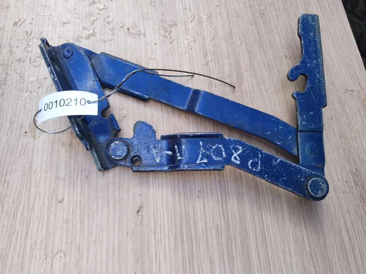 Петля капота правая Peugeot 406 1 поколение [рестайлинг]