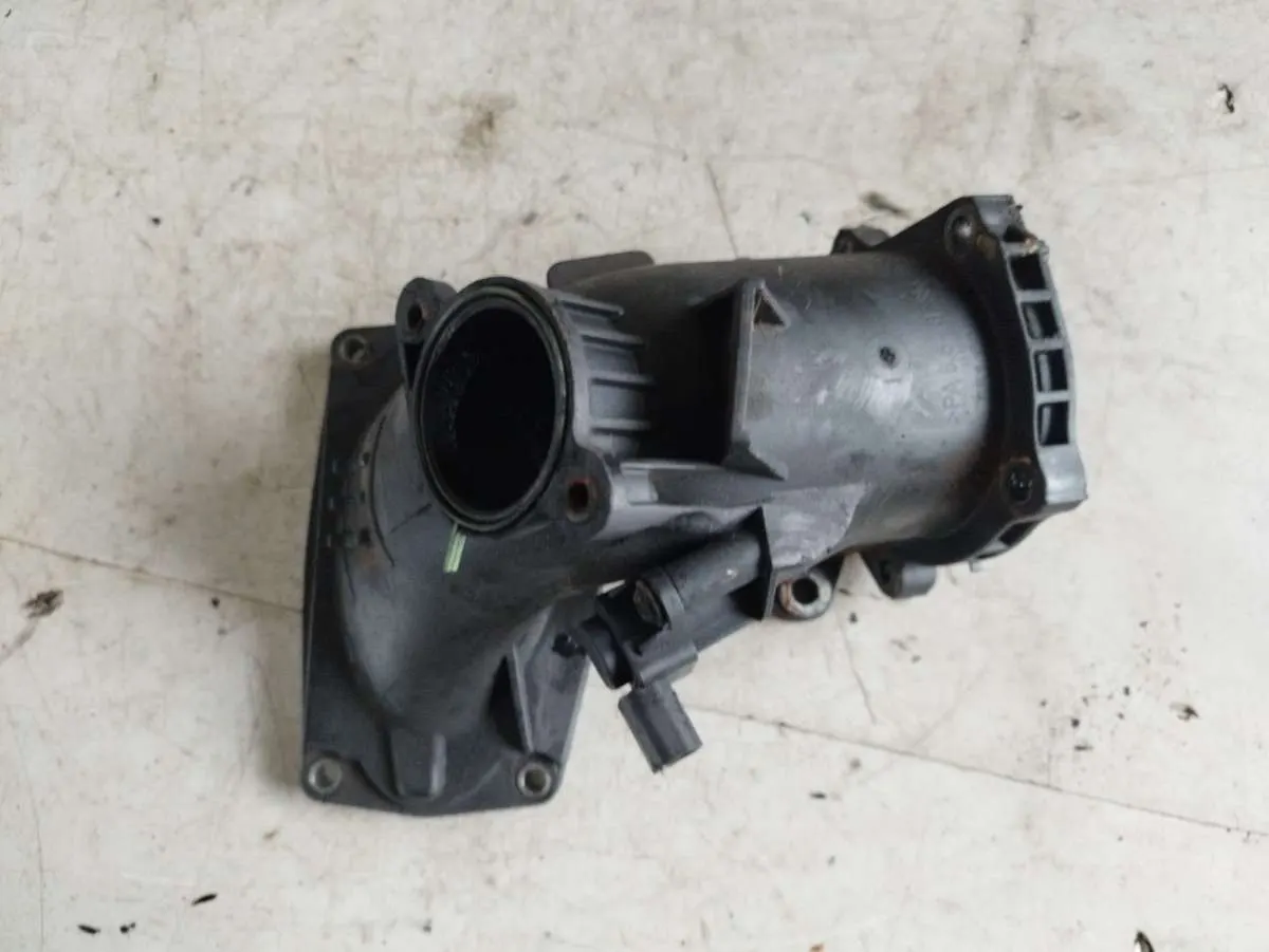 патрубок впускного коллектора Mercedes-Benz Sprinter A6510900028