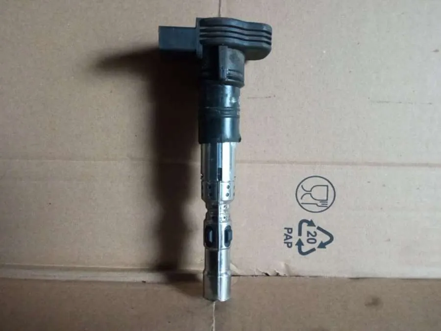 Катушка зажигания с коммутатором Volkswagen Touareg 1 поколение 077905115AA