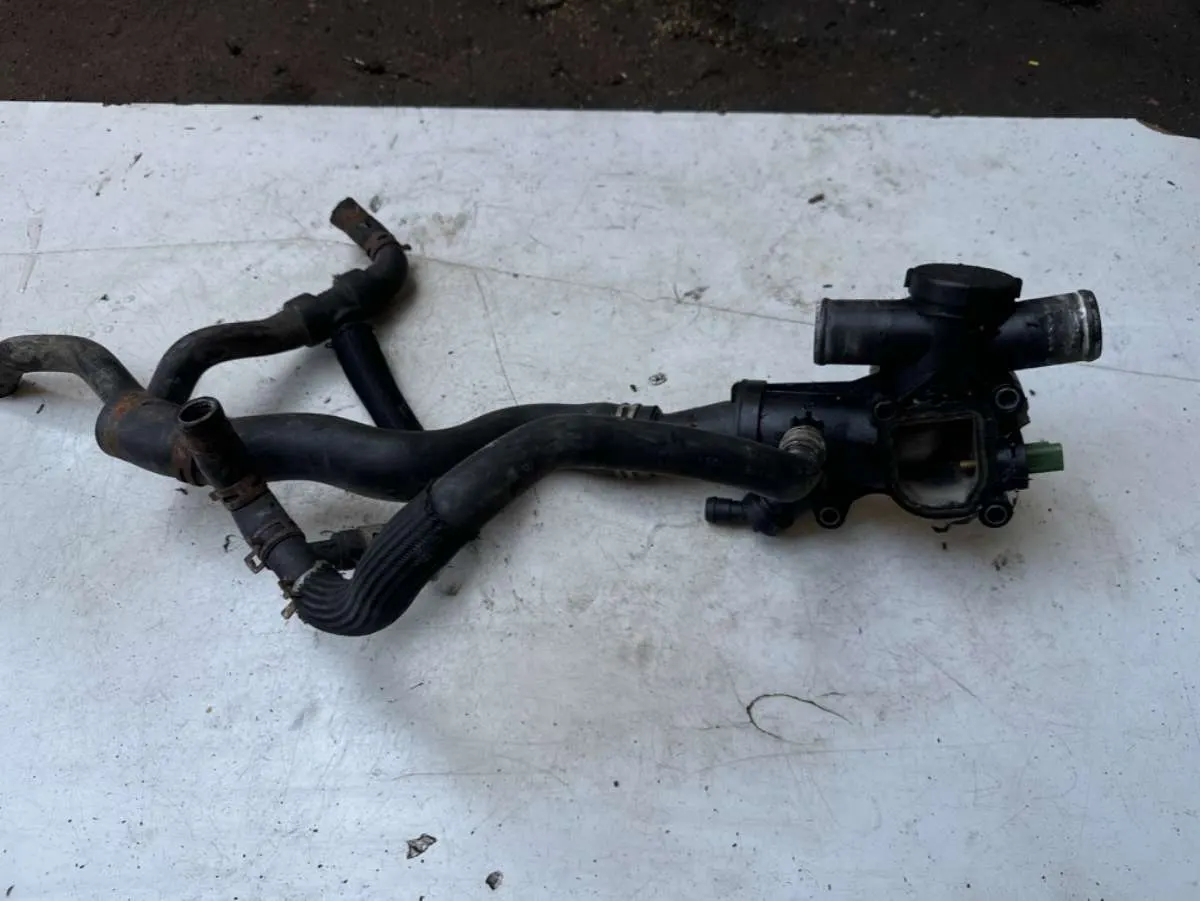 корпус термостата Citroen C5 1 поколение 9656182980