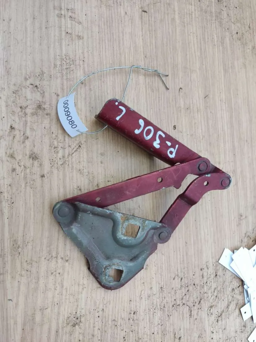 Петля двери передней левой Peugeot 306 1 поколение [рестайлинг]